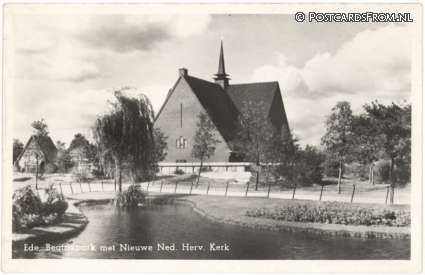 ansichtkaart: Ede, Beatrixpark met Nieuwe Ned. Herv. Kerk