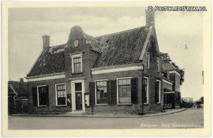 ansichtkaart: Bergum, Oud Gemeentehuis