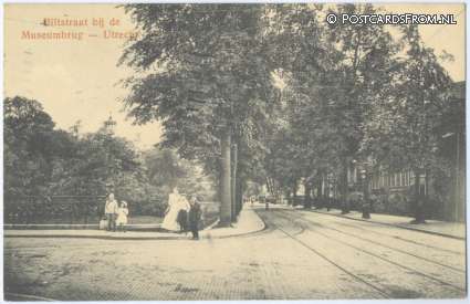 ansichtkaart: Utrecht, Biltstraat bij de Museumbrug. Spoorwegovergang