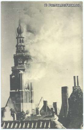 ansichtkaart: Vlissingen, Brand van de St. Jacobskerk met toren op 5 September 1911