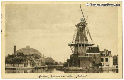ansichtkaart: Haarlem, Spaarne met molen 'Adriaan'