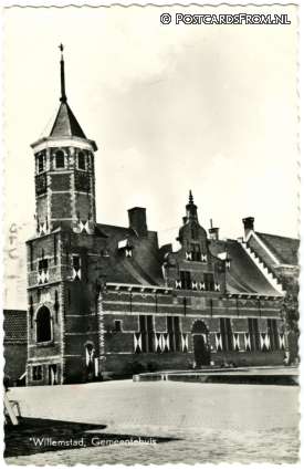 ansichtkaart: Willemstad, Gemeentehuis