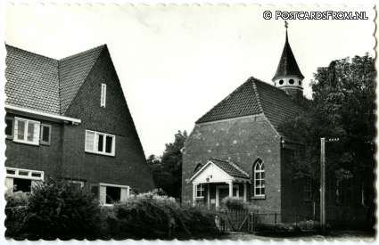 ansichtkaart: Zeddam, N.H. Kerk met Pastorie