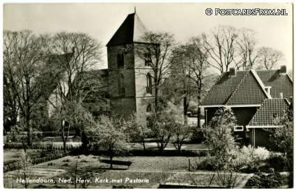 ansichtkaart: Hellendoorn, Ned. Herv. Kerk met Pastorie