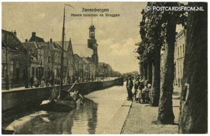 ansichtkaart: Zevenbergen, Haven tusschen de Bruggen