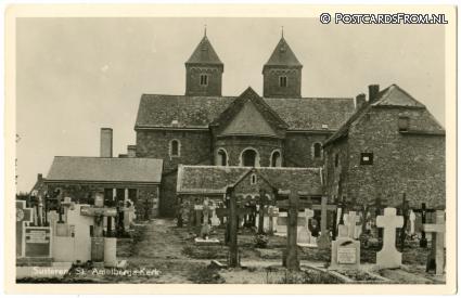 ansichtkaart: Susteren, St. Amelberga-Kerk. Kerkhof
