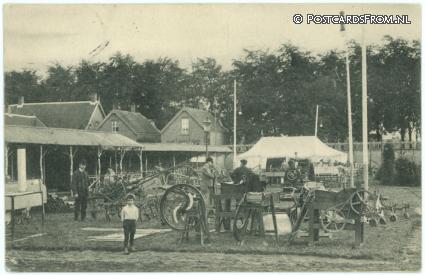 ansichtkaart: Waalwijk, Prov. Landbouwtentoonstellling 1910. Landbouwwerktuigen
