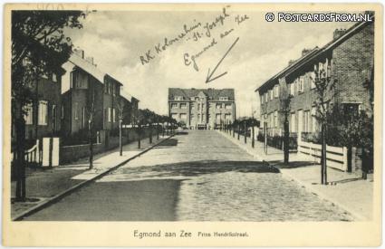 ansichtkaart: Egmond aan Zee, Prins Hendrikstraat. R.K. Koloniehhuis 'St. Joseph'