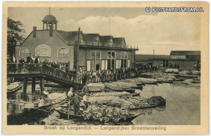 ansichtkaart: Broek op Langedijk, Langendijker Groentenveiling