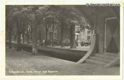 ansichtkaart: Schoonhoven, Oude Haven met Kazerne