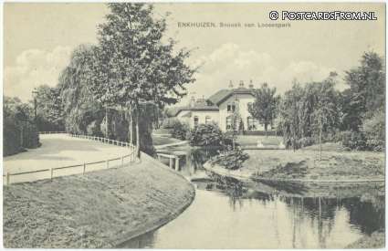 ansichtkaart: Enkhuizen, Snouck van Loosenpark