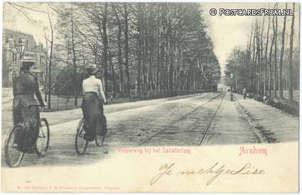 ansichtkaart: Arnhem, Velperweg bij het Sanatorium