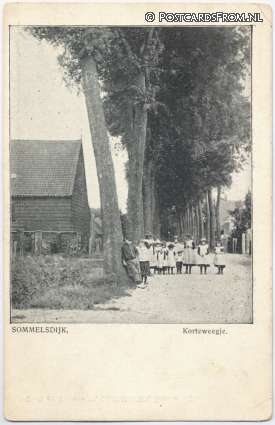 ansichtkaart: Sommelsdijk, Korteweegje