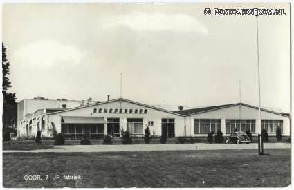 ansichtkaart: Goor, 7 UP fabriek. Scheperboer