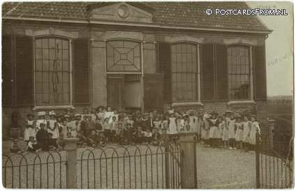 ansichtkaart: Vuren, School