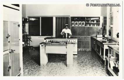 ansichtkaart: Mijdrecht, Huize Gerardus Majella. Keuken