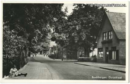 Beekbergen, Dorpstraat ansichtkaart: Beekbergen, Dorpstraat