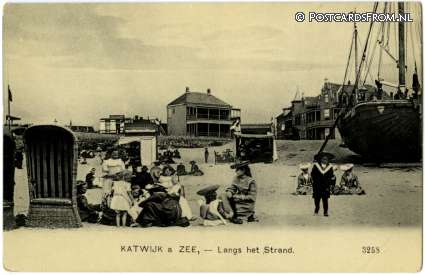 ansichtkaart: Katwijk aan Zee, Langs het Strand met Schuit