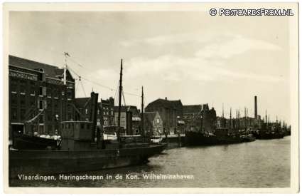 ansichtkaart: Vlaardingen, Haringschepen in de Kon. Wilhelminahaven