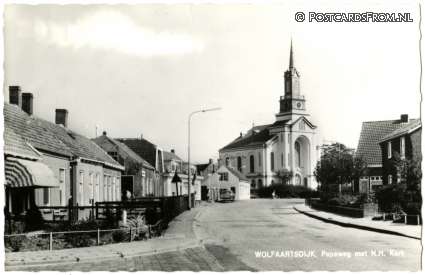 ansichtkaart: Wolphaartsdijk, Papeweg met N.H. Kerk