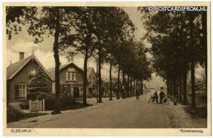 ansichtkaart: Sleeuwijk, Rijksstraat