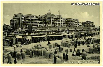 ansichtkaart: Scheveningen, Strand met Grand Hotel