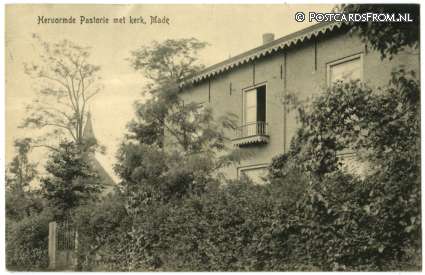 ansichtkaart: Made, Hervormde Pastorie met kerk
