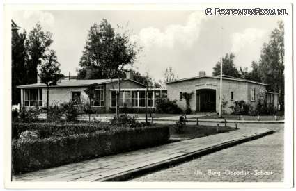 ansichtkaart: IJlst, Burg. Oppedijk-School