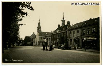 ansichtkaart: Zevenbergen, Markt