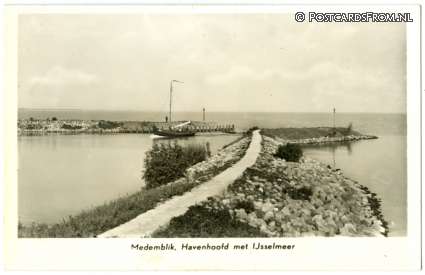 ansichtkaart: Medemblik, Havenhoofd met IJsselmeer