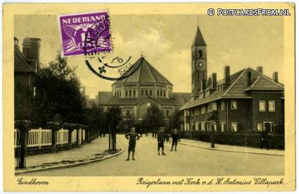ansichtkaart: Eindhoven, Reigerlaan met Kerk v.d. H. Antonius. Villapark
