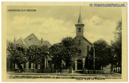 ansichtkaart: Smilde, Groeten uit. Geref. Kerk en Pastorie