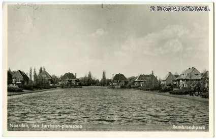 Naarden, Jan Jurrissen-plantsoen. Rembrandtpark ansichtkaart: Naarden, Jan Jurrissen-plantsoen. Rembrandtpark
