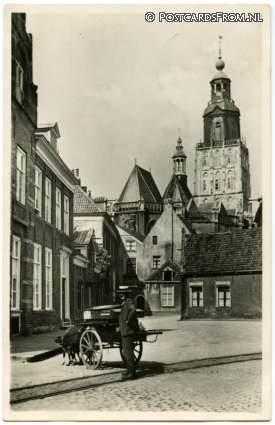 ansichtkaart: Zutphen, Proosdijsteeg en St. Walburgstoren. Hondenkar