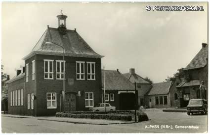 ansichtkaart: Alphen NB, Gemeentehuis