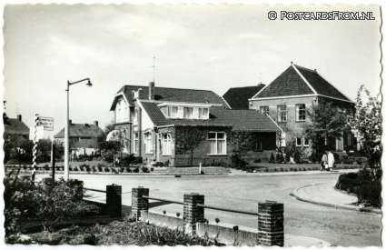 ansichtkaart: Woldendorp, Kruisweg Gemeenteweg