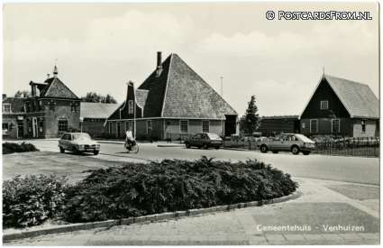 ansichtkaart: Venhuizen, Gemeentehuis