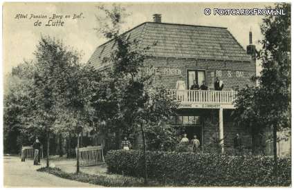 De Lutte, Hotel Pension 'Berg en Dal'. G.J. Borchert ansichtkaart: De Lutte, Hotel Pension 'Berg en Dal'. G.J. Borchert