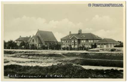 ansichtkaart: Erica, Amsterdamsche Veld. R.K. Kerk met Pastorie en Zustershuis