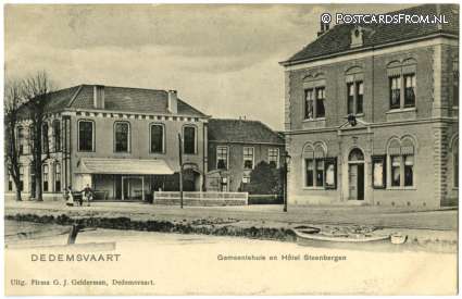 ansichtkaart: Dedemsvaart, Gemeentehuis en Hotel Steenbergen