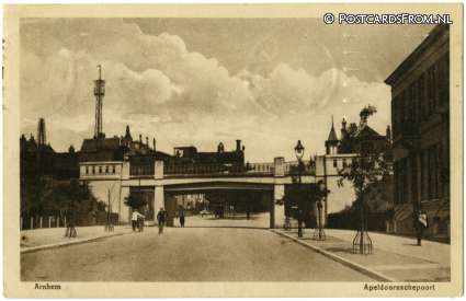 ansichtkaart: Arnhem, Apeldoornschepoort