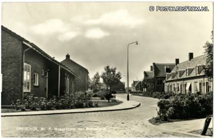 ansichtkaart: Dreischor, Mr. P. Moggestraat met Wijkgebouw