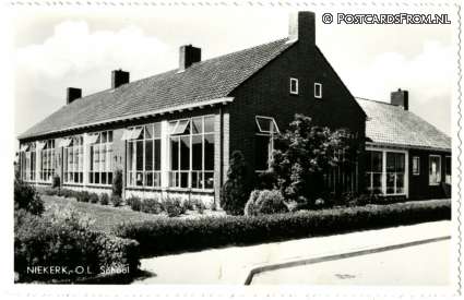 Niekerk Grootegast, O.L. School ansichtkaart: Niekerk Grootegast, O.L. School