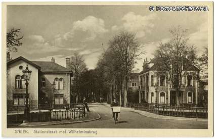 ansichtkaart: Sneek, Stationstraat met Wilhelminabrug