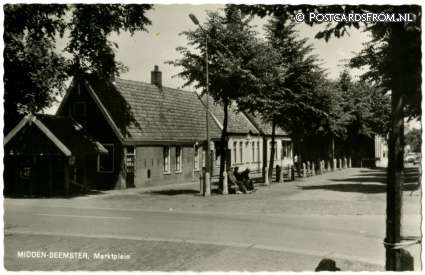 ansichtkaart: Middenbeemster, Marktplein