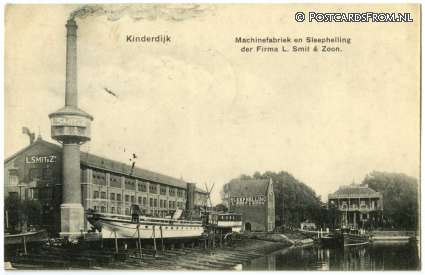 ansichtkaart: Kinderdijk, Machinefabriek en Sleephelling der Firma L. Smit en Zoon