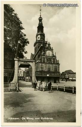 ansichtkaart: Alkmaar, De Waag met Bathbrug