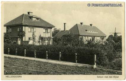 Hellendoorn, School met den Bijbel ansichtkaart: Hellendoorn, School met den Bijbel