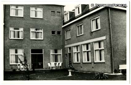 ansichtkaart: Mijdrecht, Huize Gerardus Majella. Binnenplaats