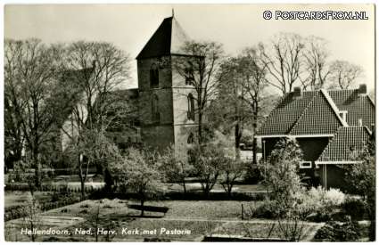 Hellendoorn, Ned. Herv. Kerk met Pastorie ansichtkaart: Hellendoorn, Ned. Herv. Kerk met Pastorie